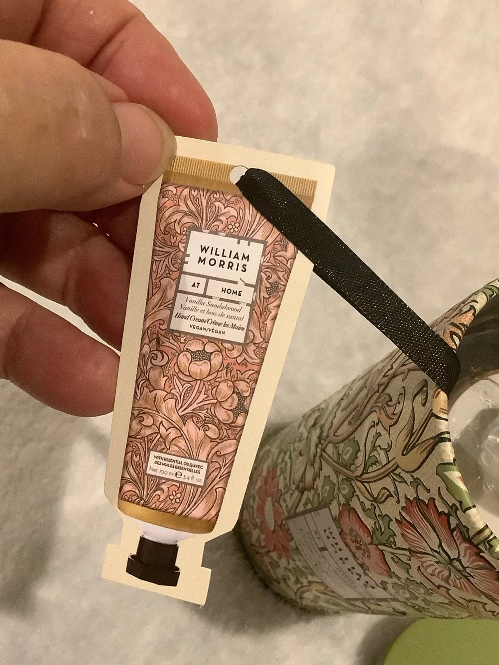 William Morris Co Scented Vanilla Sandalwood Hand Cream in Gift Tin NWT 3.4oz.